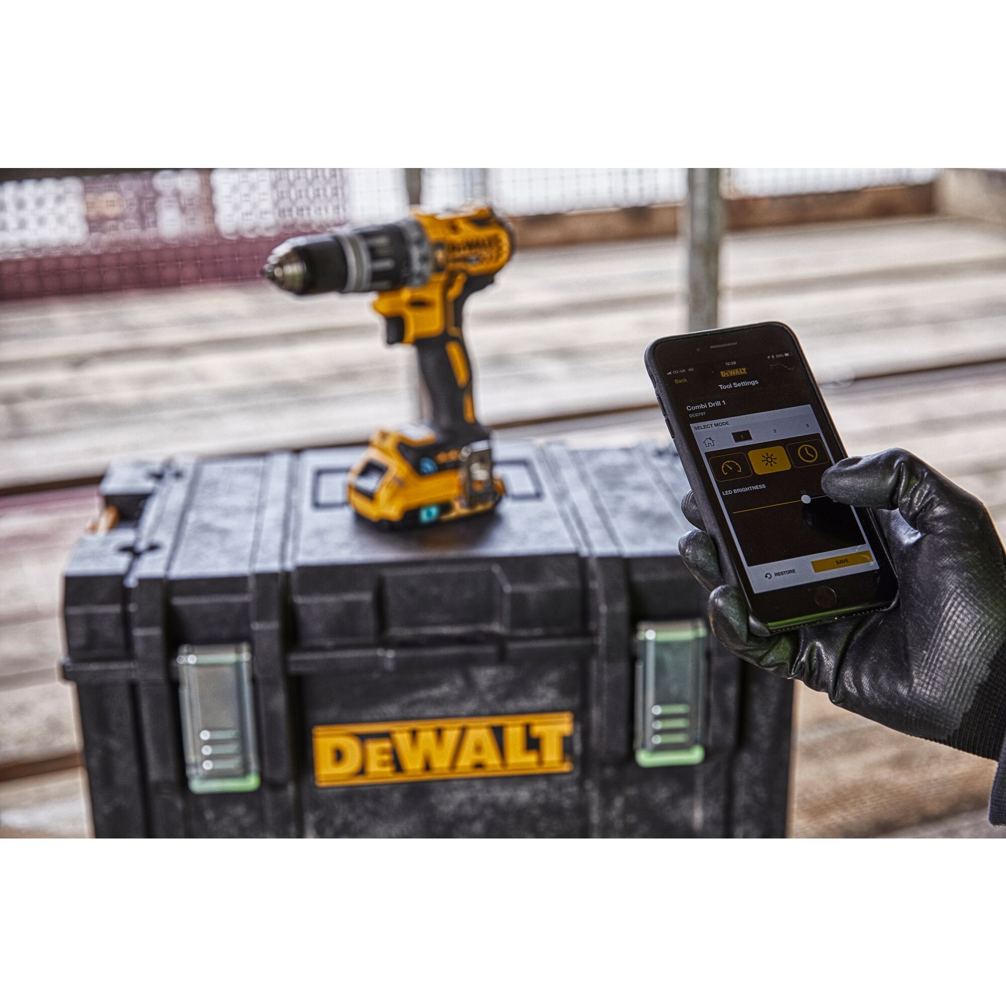 18V XR Tool Connect Hammer Drill Driver 2 X 2Ah DEWALT