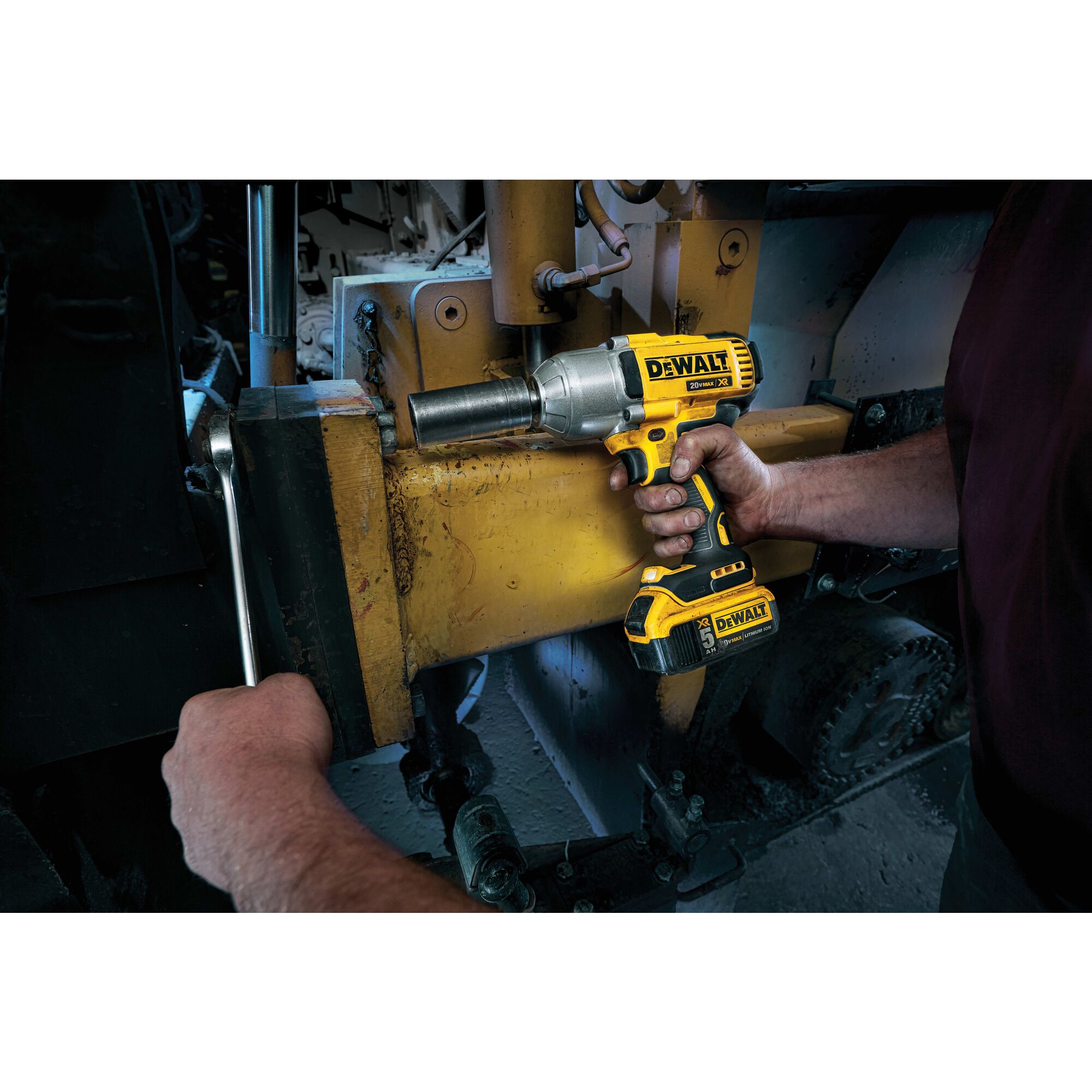 Dewalt dcf899 18v xr discount brushless high torque impact wrench