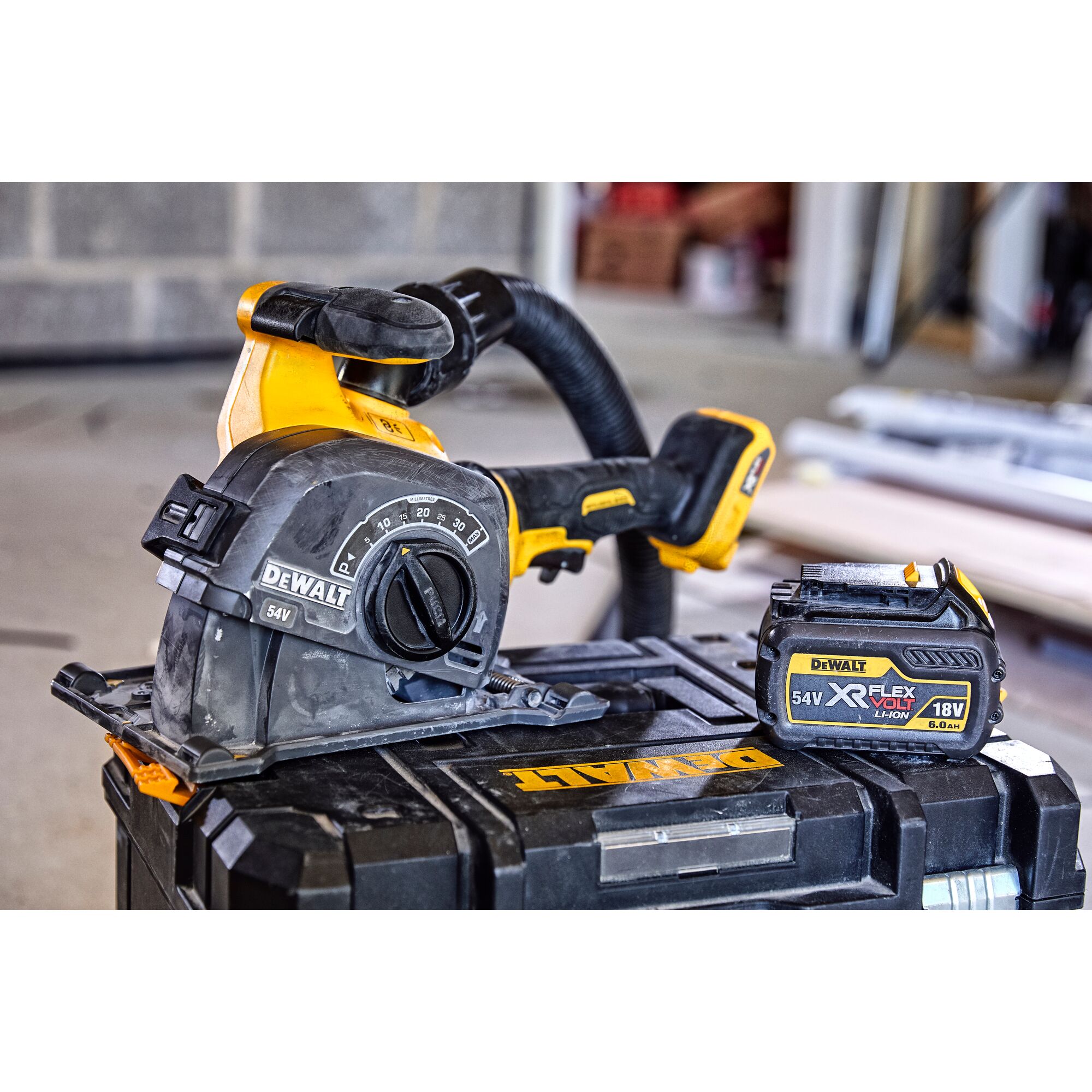 54V XR FLEXVOLT Wall Chaser 2 X 6Ah DEWALT