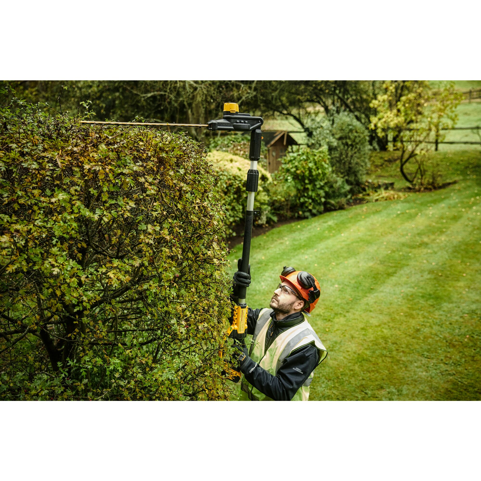 18V XR Pole Hedge Trimmer Bare unit DEWALT