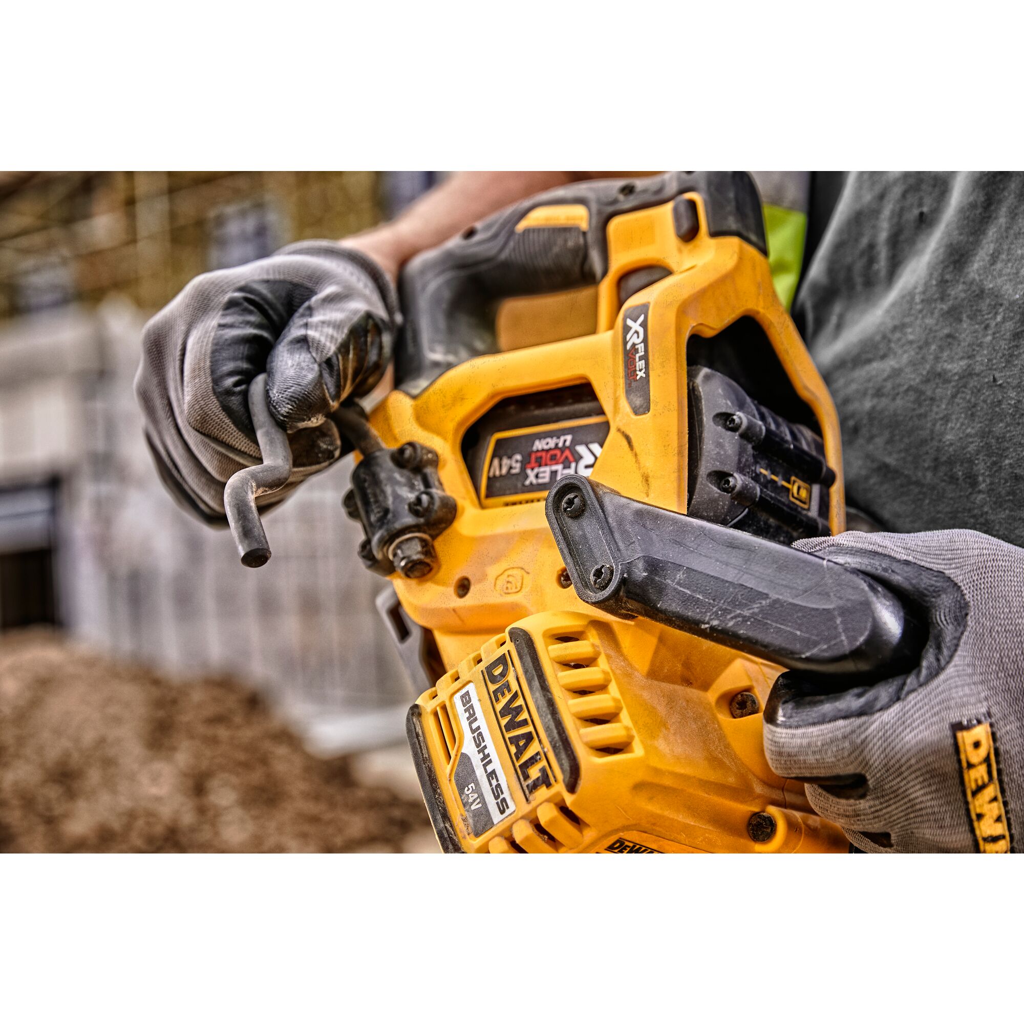 Dewalt flexvolt rear handle best sale circular saw