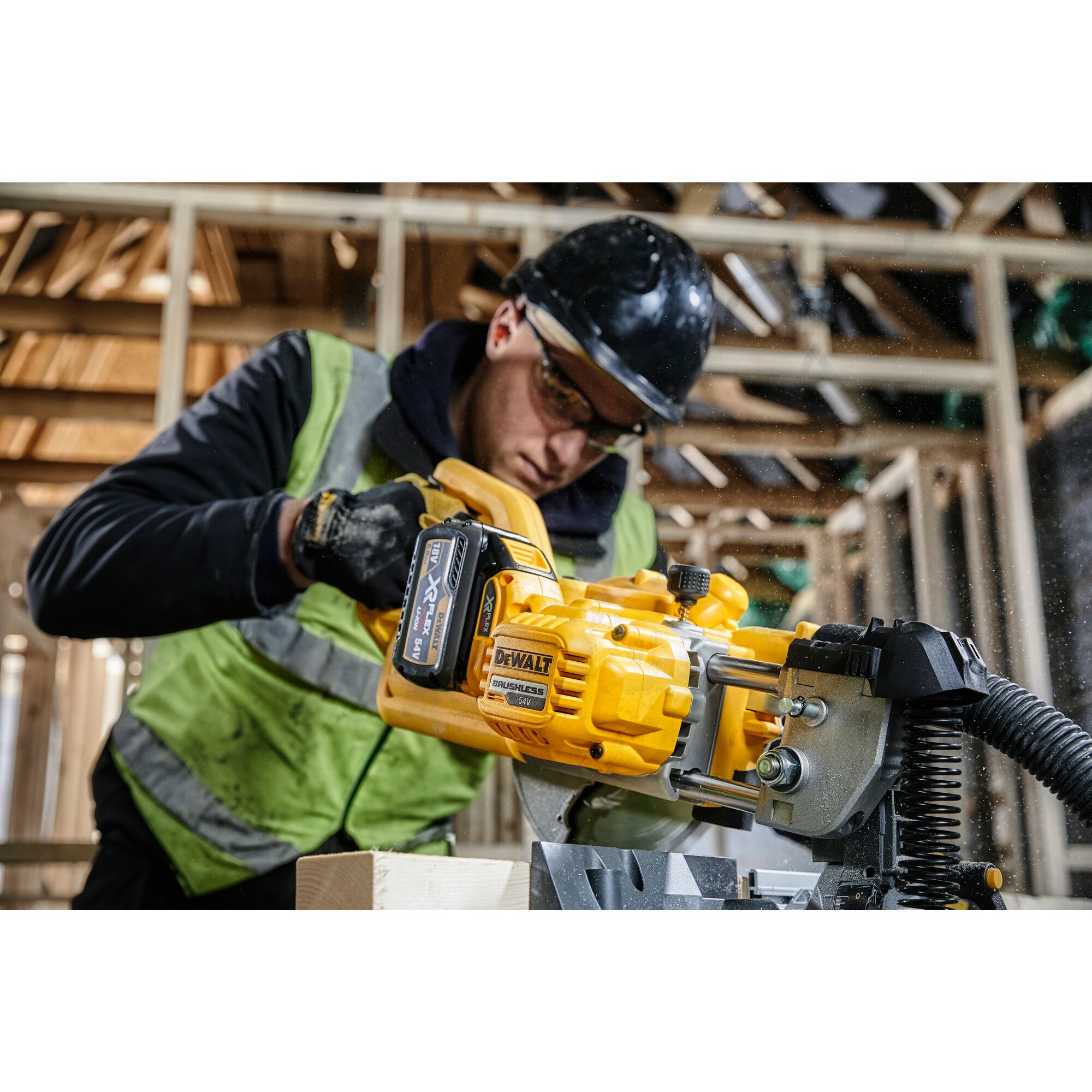 54V XR FLEXVOLT Mitre Saw 216 mm 2 X 6 Ah DEWALT