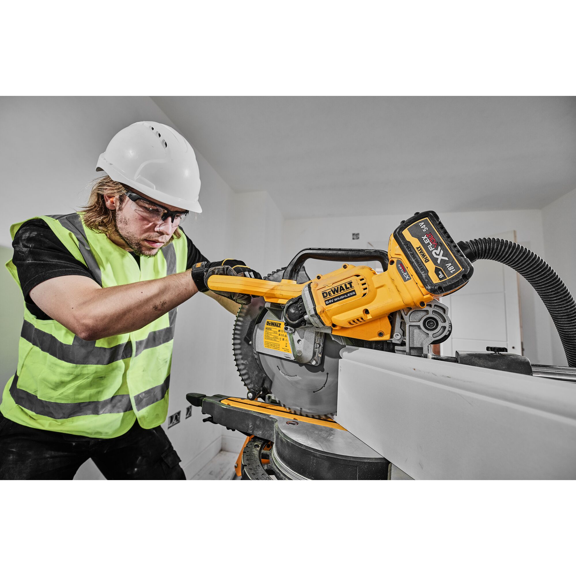 54V XR FLEXVOLT 305mm Mitre Saw DEWALT