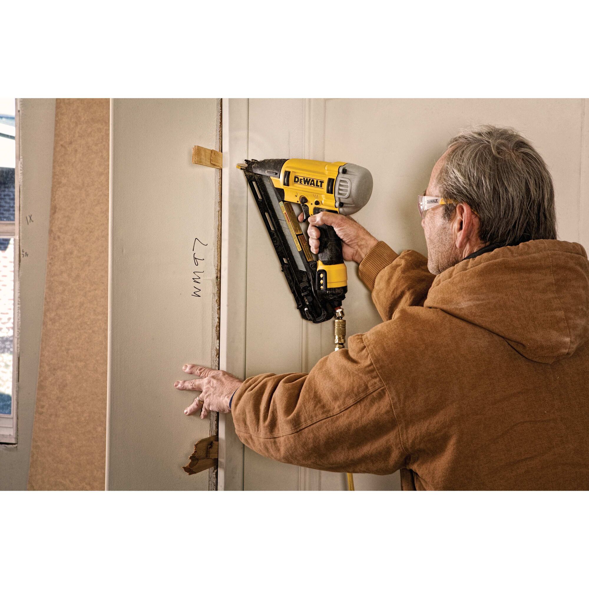 Dewalt pneumatic on sale finish nailer