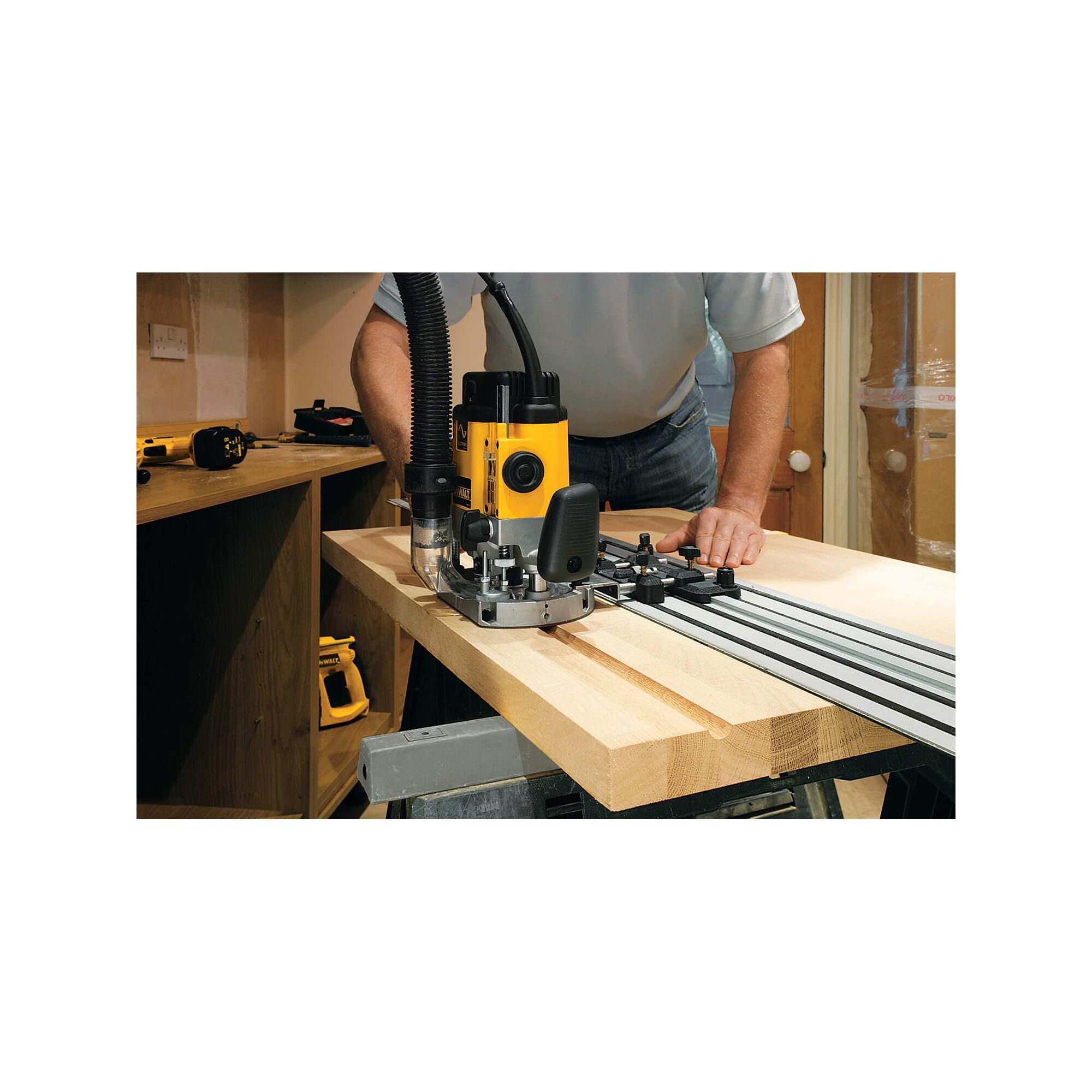 Dewalt store router track