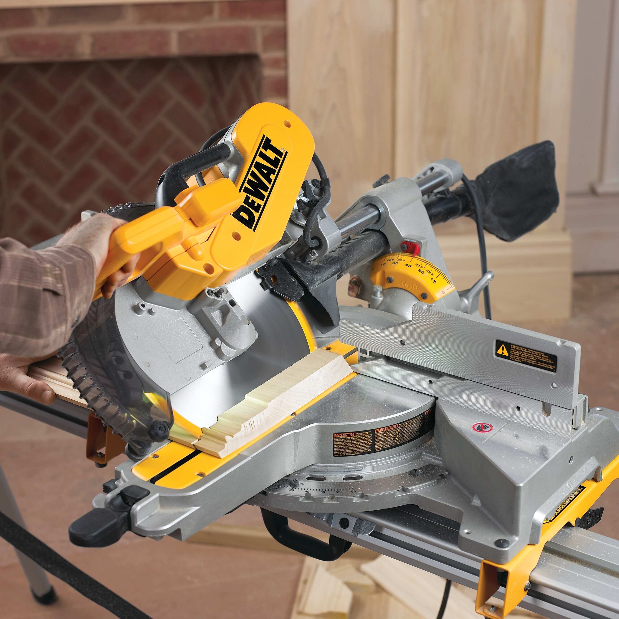 Dewalt 12 sliding miter outlet saw